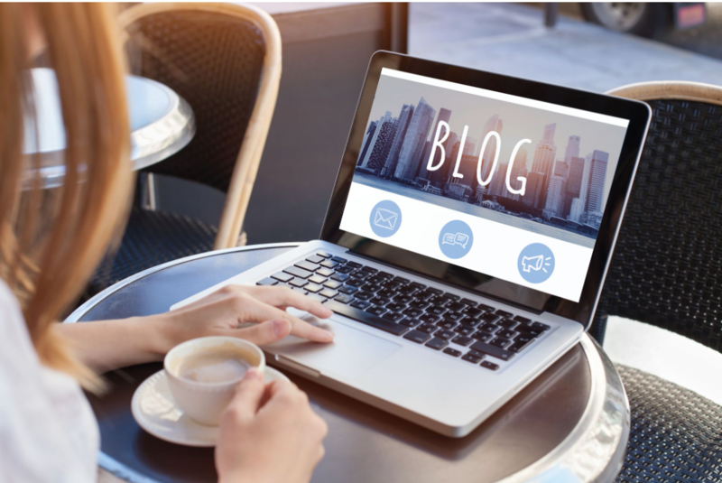 Blog Marketing là hình thức tiếp thị, quảng cáo cho sản phẩm, dịch vụ, sản phẩm,... thông qua blog